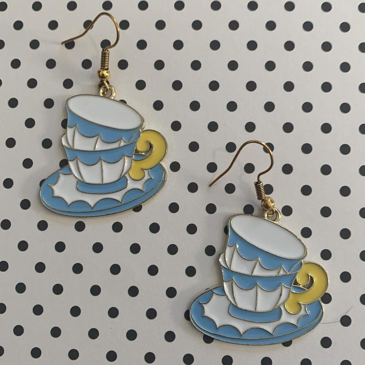 Alice in Wonderland: Teacup Tower