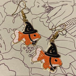 🐠🎃 Witchy Goldfish Earrings ✨🖤