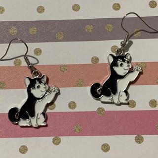🐾✨ Playful Husky Earrings 🖤🤍