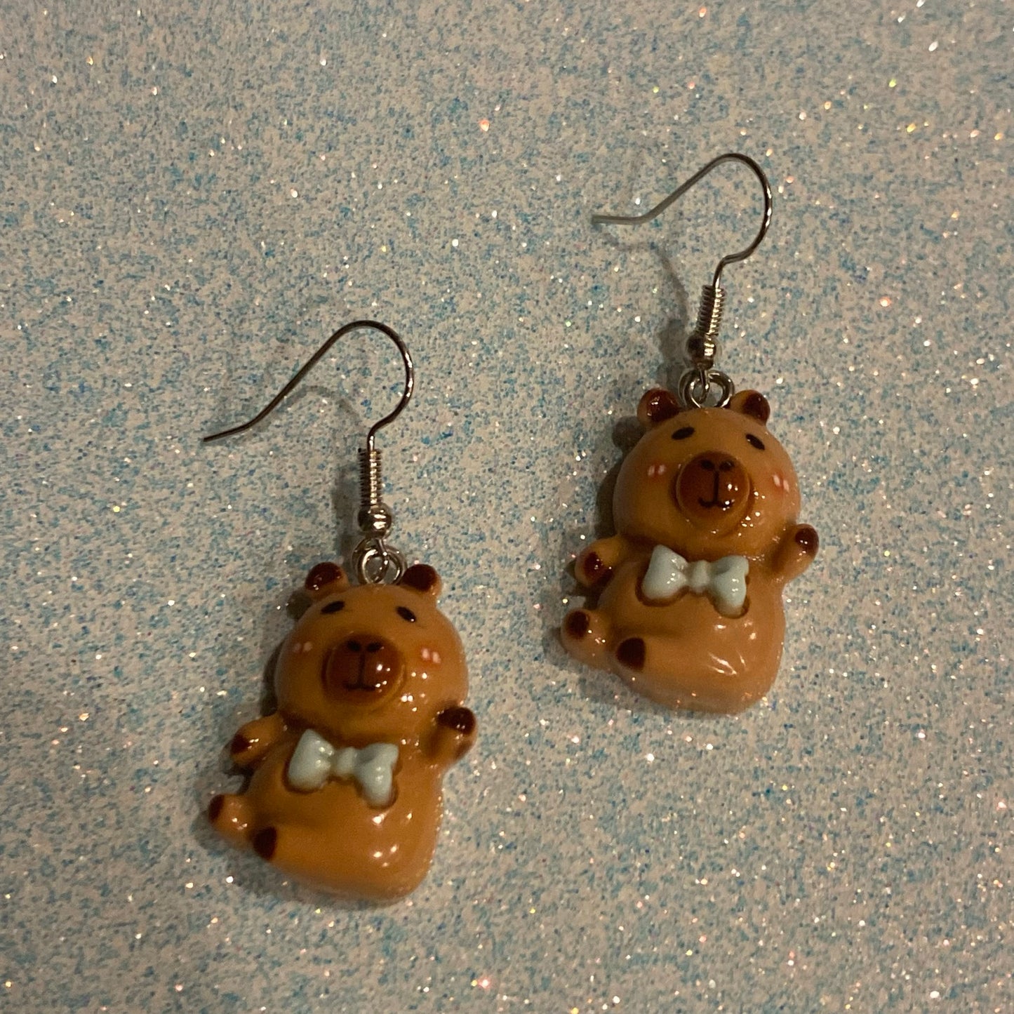 🎀 Bow Tie Capybara Earrings