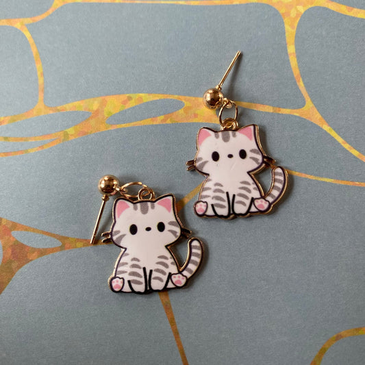 🤍🐱 Snowy Tabby Kitty Earrings