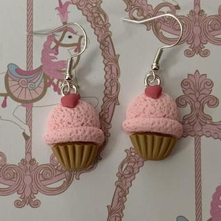 🧁 Sweet Heart Cupcake Earrings 🍓✨