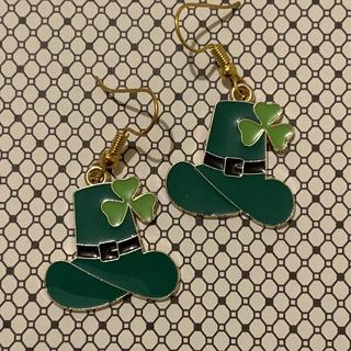 ☘️✨ Shamrock Top Hat Earrings 💚🎩