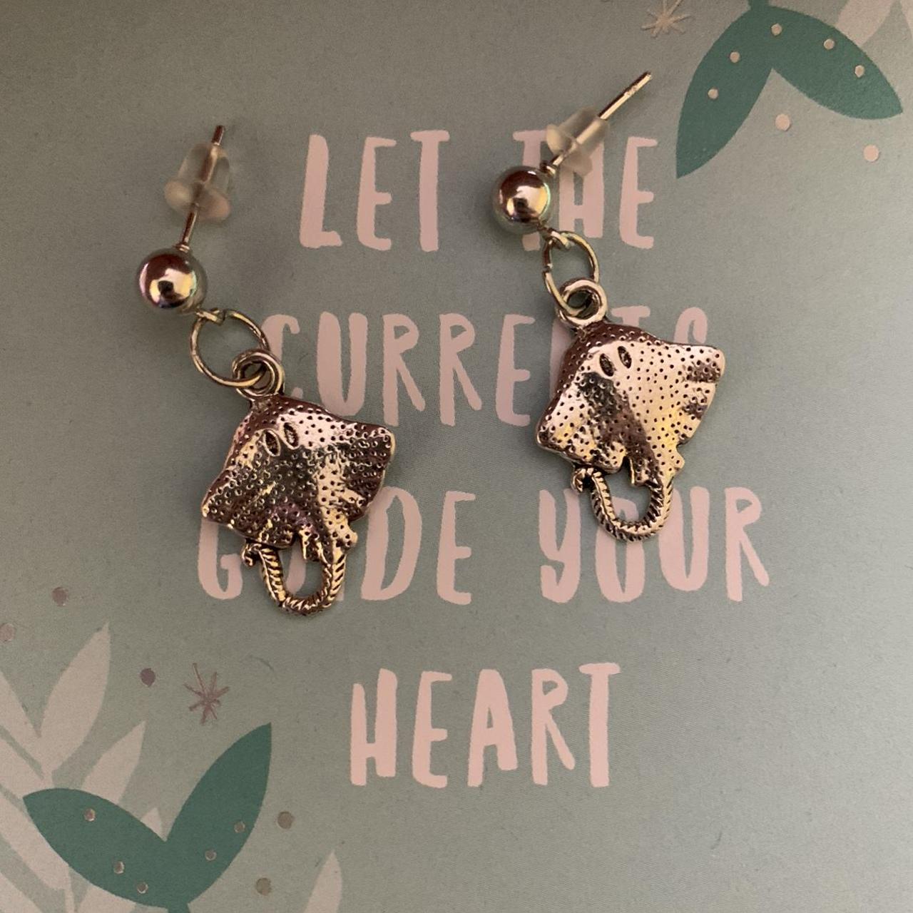 🌊✨ Ocean Glide Stingray Earrings